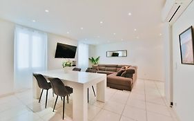 Grand Appartement- Le Port A/C